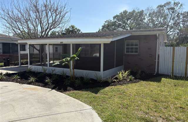 Tarpon Springs home close to downtown! photos photos