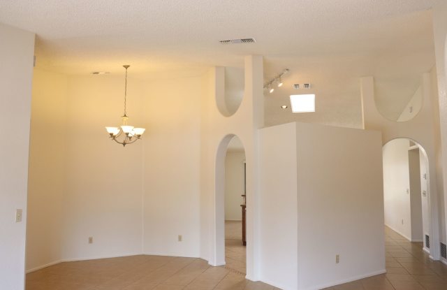 Four Bedroom Home with Brand new Carpet! Gallery 4