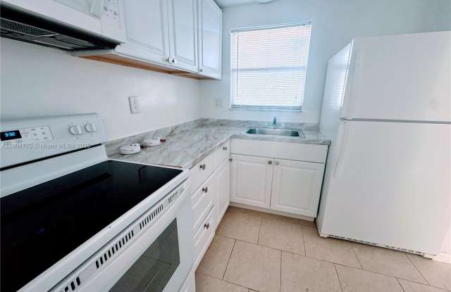 8435 Sunrise Lakes Blvd - 8435 Sunrise Lakes Boulevard, Sunrise, FL 33322