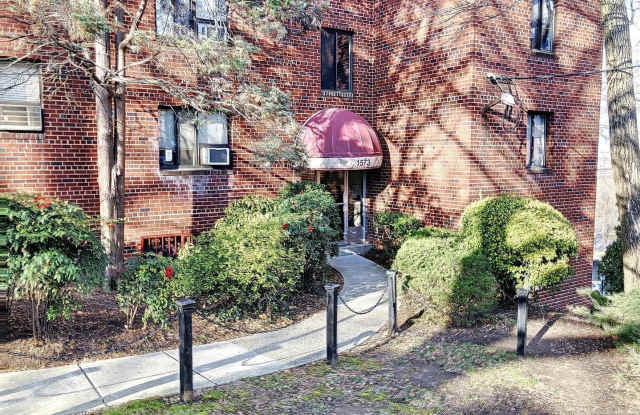 1573 N COLONIAL Terrace Gallery 2