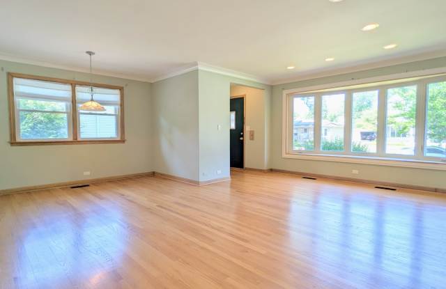 736 North Wilshire Lane Gallery 3