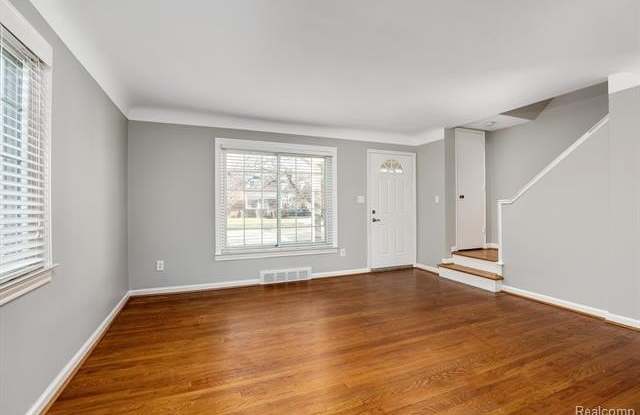 2626 Glenview Avenue Gallery 3