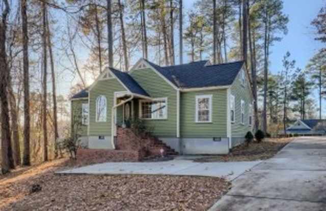 Furnished! Charming 4 Bedroom Home Available Early July! photos photos