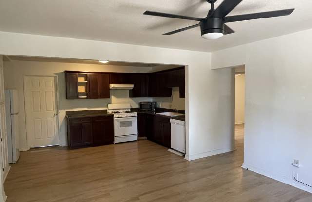 119 South Paseo Del Flag Gallery 4