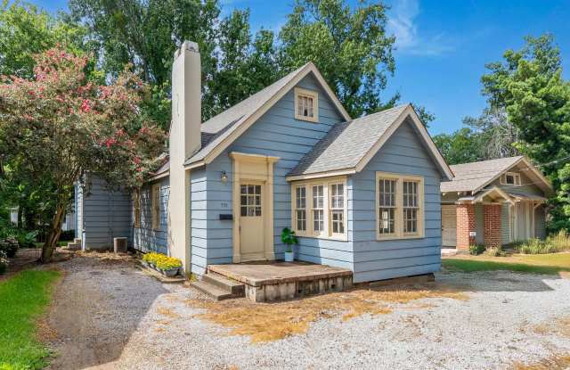 Adorable Cottage Just Steps from LSU's Campus and the Lakes! photos photos