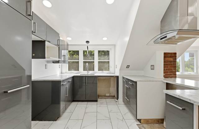 481 Danforth Street - 3 Gallery 4