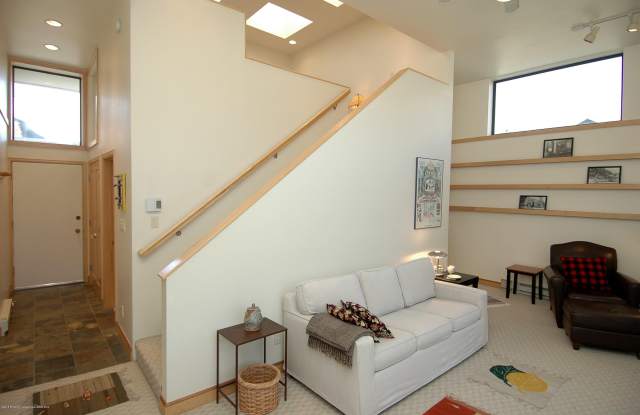 311 S Aspen Street Gallery 3