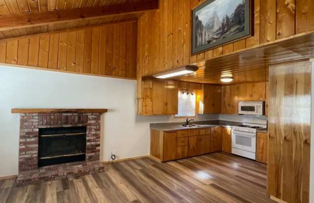 Charming Big Bear Cabin Gallery 3