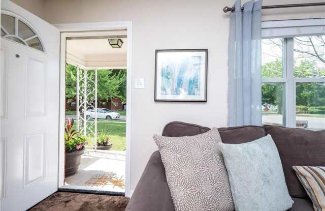3703 Van Ness Lane Gallery 2
