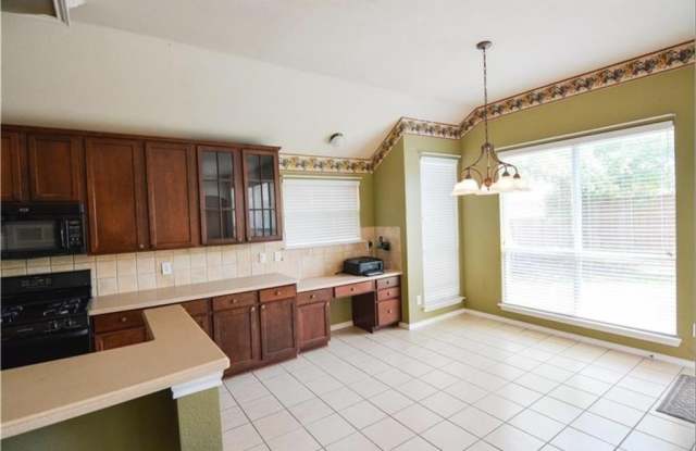 3302 Edgebrook Court Gallery 3