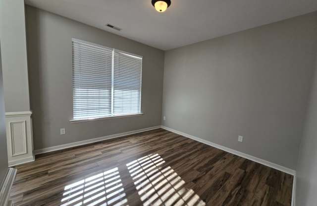 156 Salisbury Lane ~ Highgrove @Anderson Creek Gallery 4