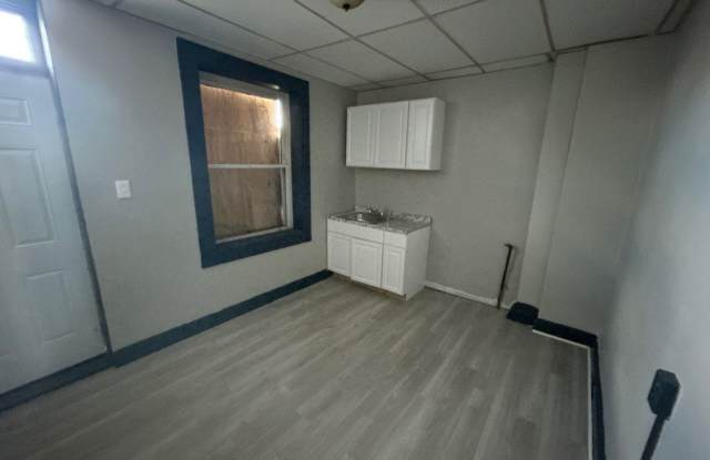 1302 Bonaparte Avenue Gallery 3