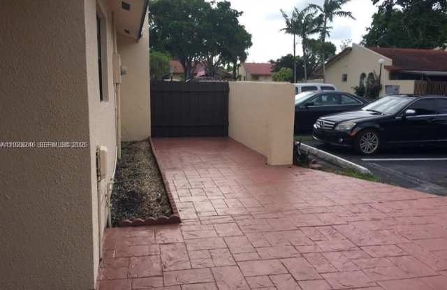 5836 SW 144th Cir Pl - 5836 Southwest 144th Circle Place, Kendale Lakes, FL 33183