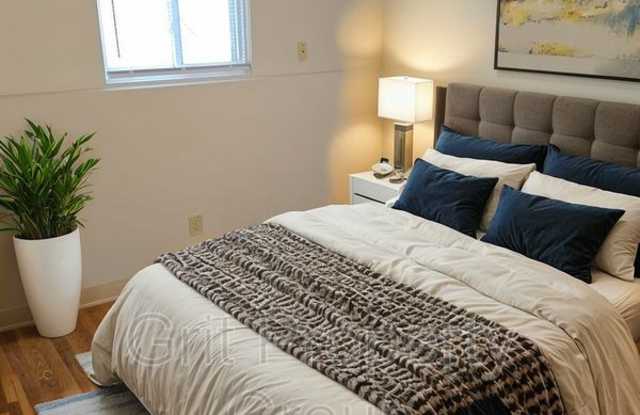 400 Dewey St - 400 Dewey Street, Grandview, MO 64030