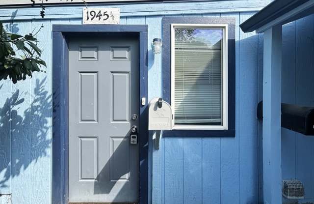1945 1/2 Lawrence Street photos photos
