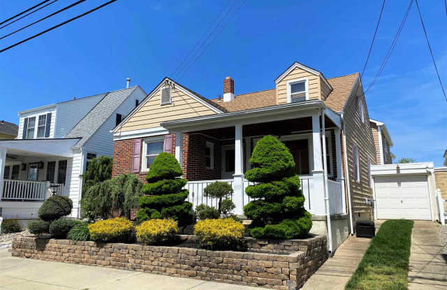 117 N Clarendon Ave Ave - 117 North Clarendon Avenue, Margate City, NJ 08402