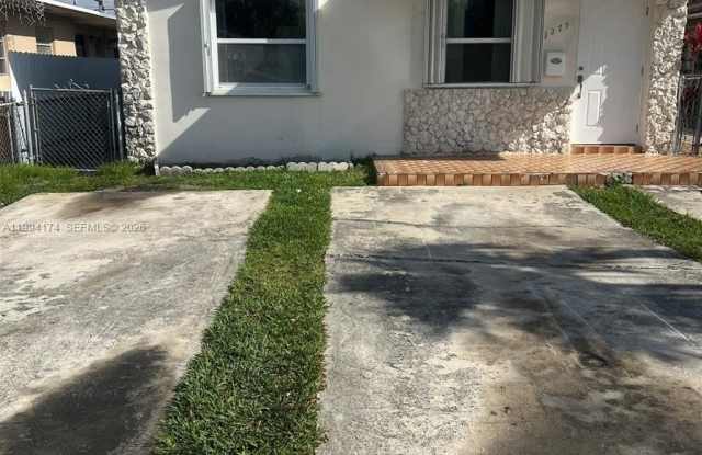 3279 SW 25th Ter photos photos