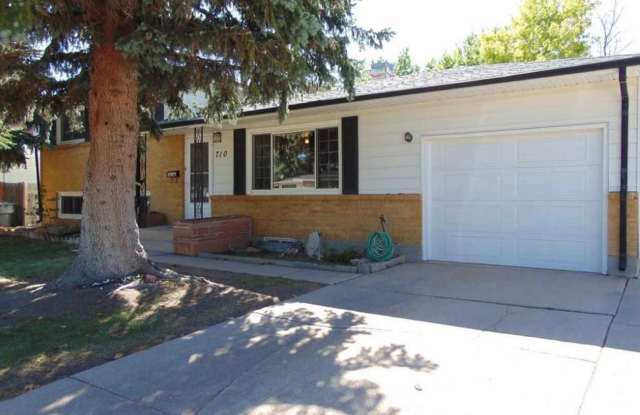 Pretty 4 bedroom 2 bath Gallery 4