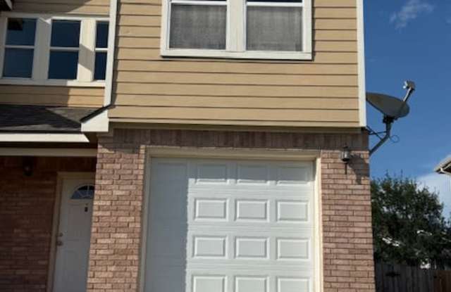 725 Claremont Parkway photos photos