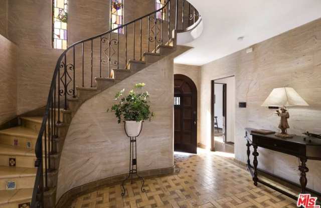 2000 Balmer Dr Gallery 2