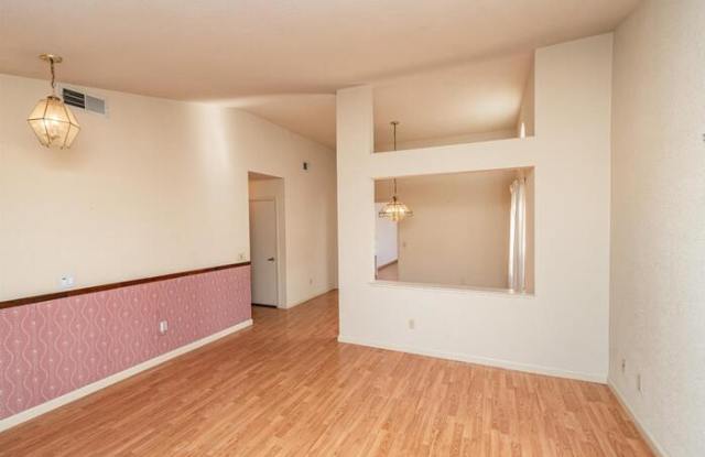 1415 New England Drive Gallery 4