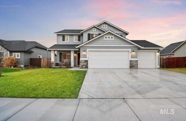 Immaculate Home w/3-Car Garage photos photos Immaculate Home w/3-Car Garage photos photos