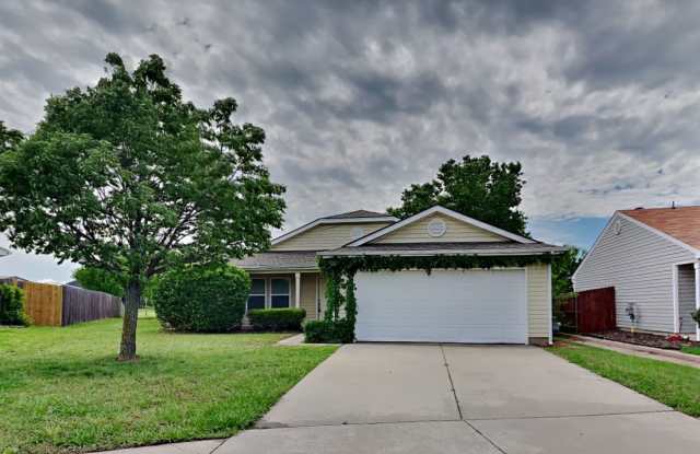 3 Bedroom 2 Bath with 2 Car Garage - Moore Schools! photos photos