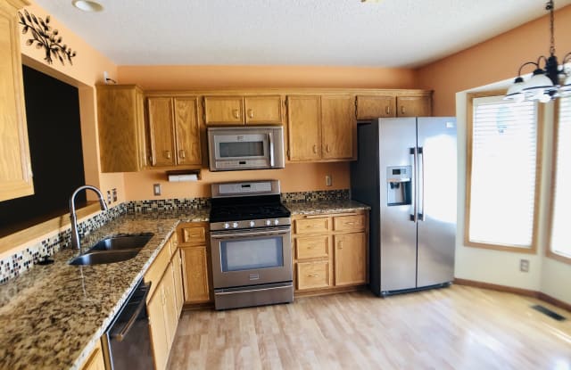 12875 Glen Way - 12875 Glen Way, Apple Valley, MN 55124