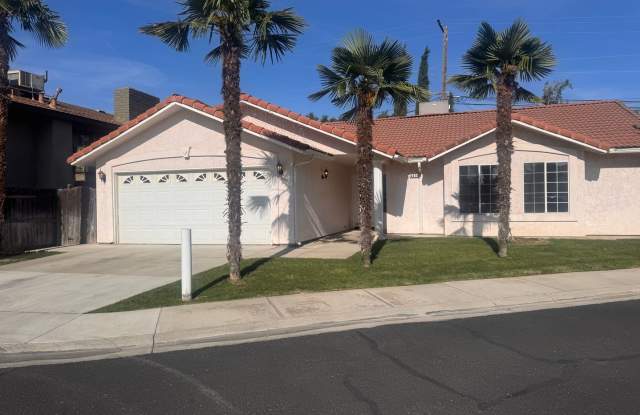 Charming 3 Bed/ 2 Bath Home. AVAILABLE NOW!!!! photos photos