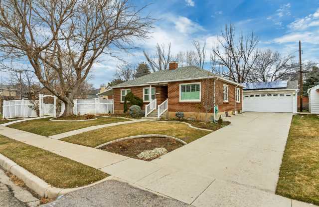 2925 White Circle Gallery 1