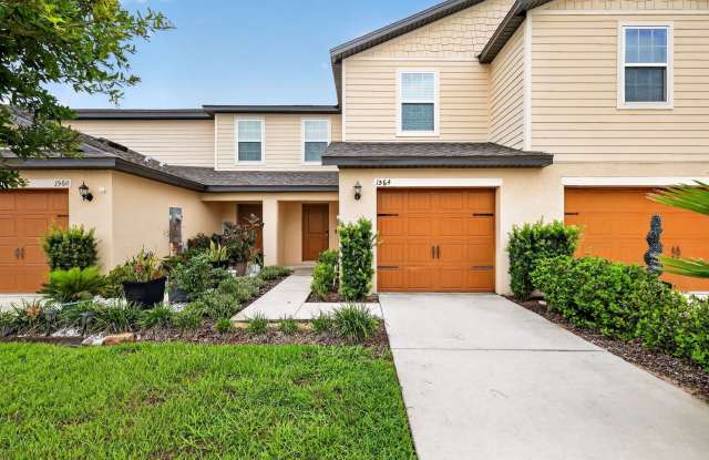 Two-Story 3BR/2.5BA Townhome in Tavares photos photos