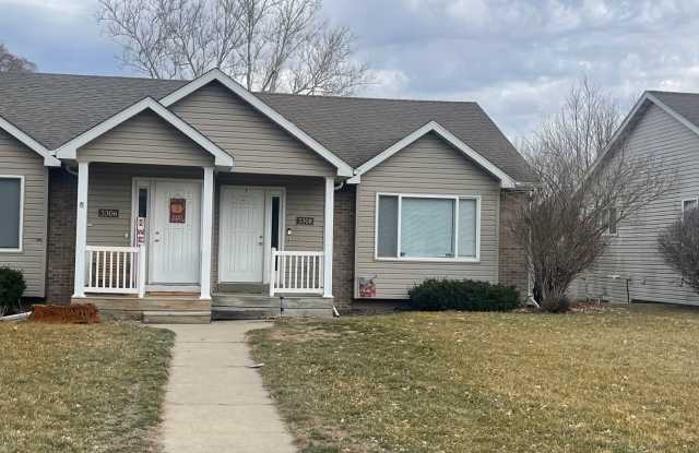 Sublease | 3 Bedroom Townhome Available April 1st, 2025 w/ Fall Option - Rent increases to $1,725 on 08/01/2025 - 3308 Emerald Drive, Ames, IA 50010