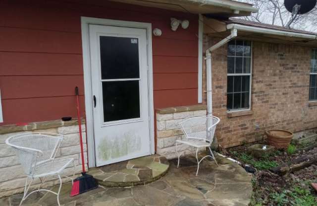 703 East 10th street - 703 East 10th Street, Kemp, TX 75143