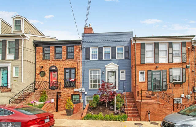 215 GREEN STREET - 215 Green Street, Alexandria, VA 22314