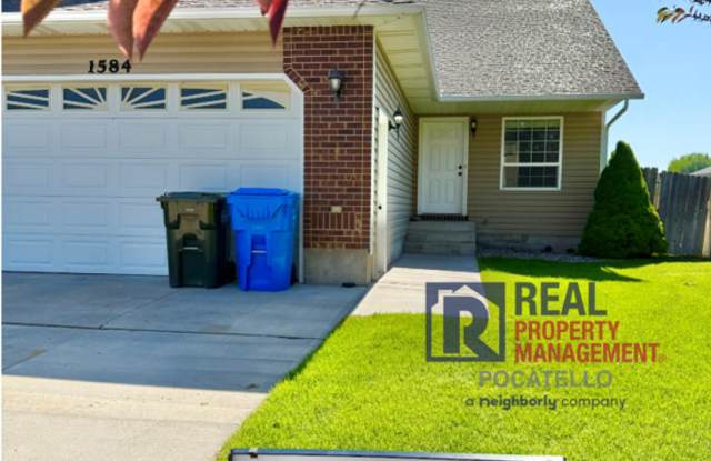 5 Bedroom 3.5 Bath Duplex - 2 car garage photos photos