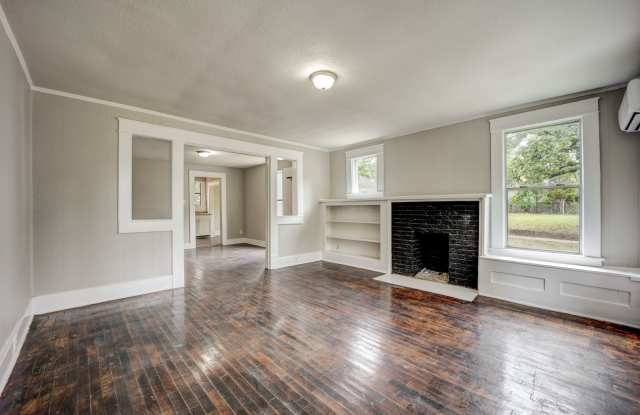 Freshly Updated 2 Bedroom House Gallery 3