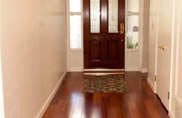 6917 Hedgewood Drive Gallery 4