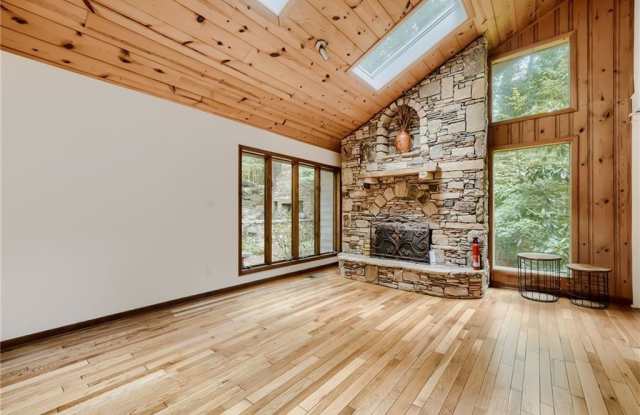 570 Idlewood Drive NW Gallery 3