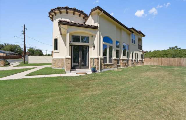 Modern Luxury Meets Austin Charm: 4 BR, 2.5 BA Gem photos photos