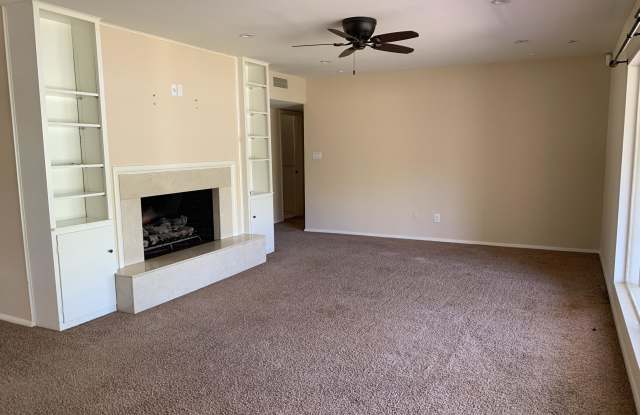 1820 E ROSE Lane Gallery 4