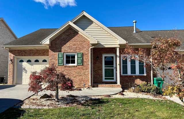 Large duplex with a screened in porch, garage and a great back yard! photos photos