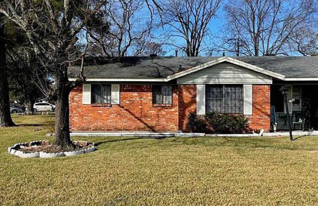 Clean 2 bedroom on  large corner lot!! - 7408 West Canal Boulevard, Shreveport, LA 71108