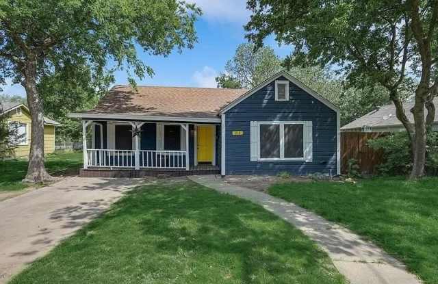 216 E Division Street - 216 East Division Street, Pilot Point, TX 76258