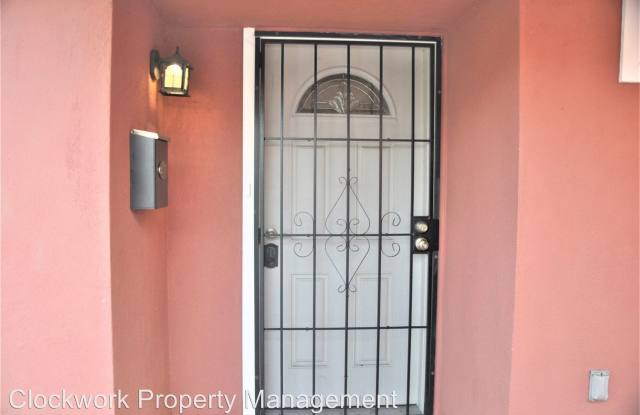 2520 Santa Ysabel Gallery 3