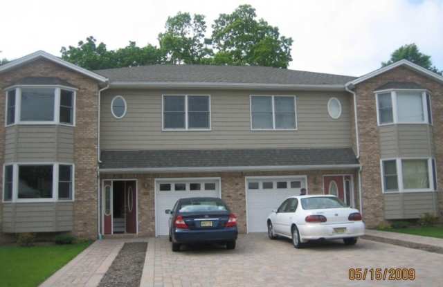 154 Martha Ave - 154 Martha Avenue, Elmwood Park, NJ 07407