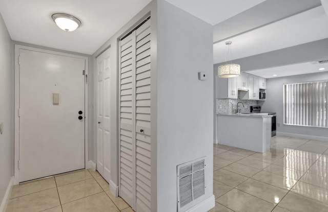 4156 Inverrary Drive Gallery 4