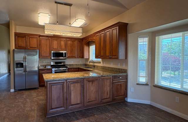 Spacious 3-Bedroom Home in Golden Hills photos photos