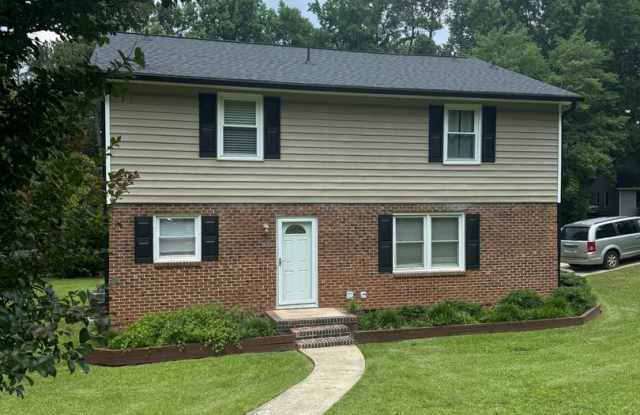 Beautifully updated 2BR/1.5BA apartment available off of Six Forks in N. Raleigh photos photos
