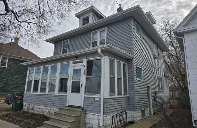 320 East 7th St. - 320 East 7th Street, Waterloo, IA 50703