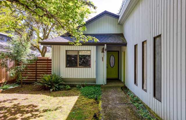Contemporary One-Level 2 Bed/1 Bath Tranquil Retreat - 5854 Lakeview Boulevard, Lake Oswego, OR 97035